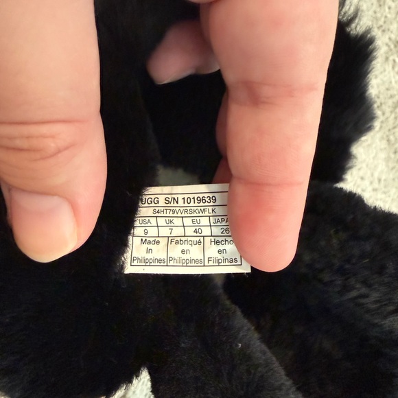 EUC Black buckle Uggs - Picture 5 of 5